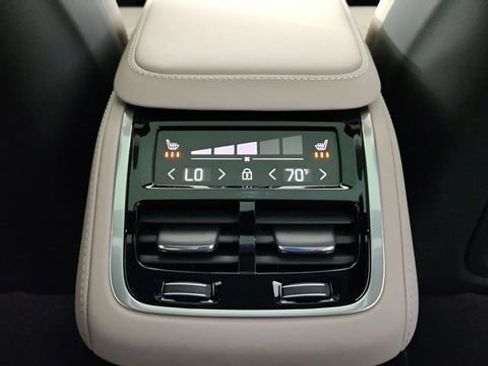 Certified 2026 Volvo XC90 B6 Plus w/ Protection Package Premier AWD/4WD image 32