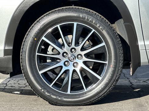 Certified 2017 Toyota Highlander SE image 27