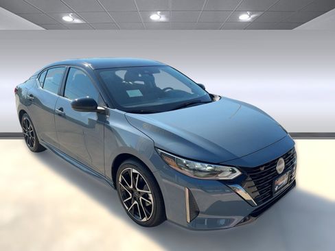 New 2025 Nissan Sentra SR image 7
