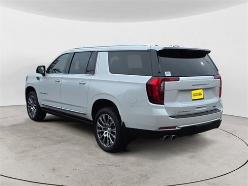 Used 2025 GMC Yukon XL Denali image 3