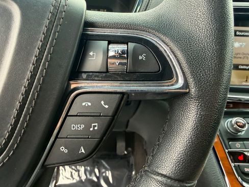 Used 2017 Lincoln Continental Premiere FWD image 20