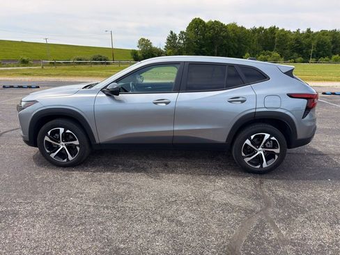 Used 2024 Chevrolet Trax RS FWD image 15