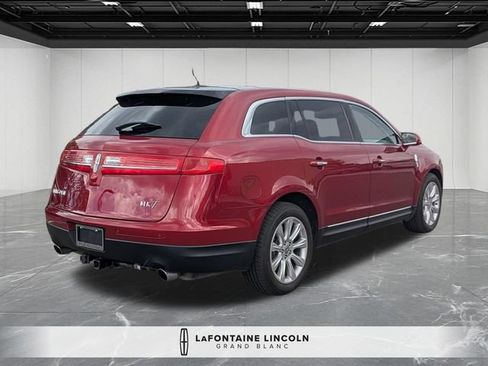 Used 2018 Lincoln MKT AWD image 5