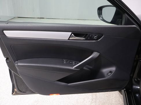 Used 2012 Volkswagen Passat TDI SE image 13