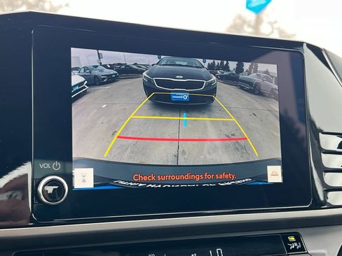 Used 2025 Toyota Camry SE image 19