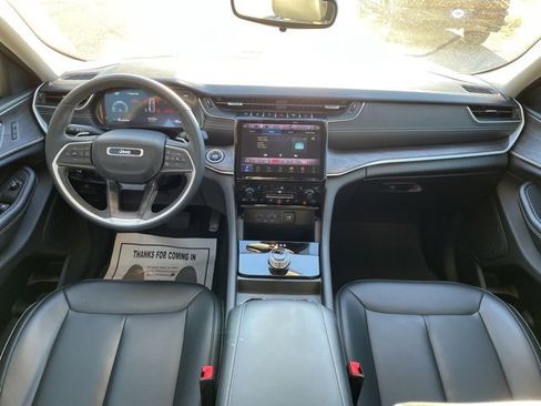 Used 2024 Jeep Grand Cherokee Limited w/ Black Appearance Package image 23