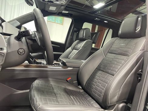 Used 2026 Cadillac Escalade Platinum Sport w/ LPO, ONYX Package AWD/4WD image 22