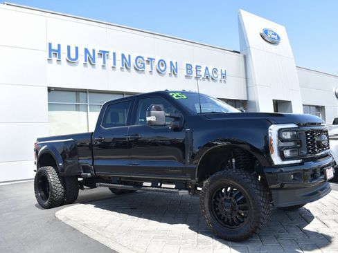 Used 2025 Ford F350 Lariat image 1