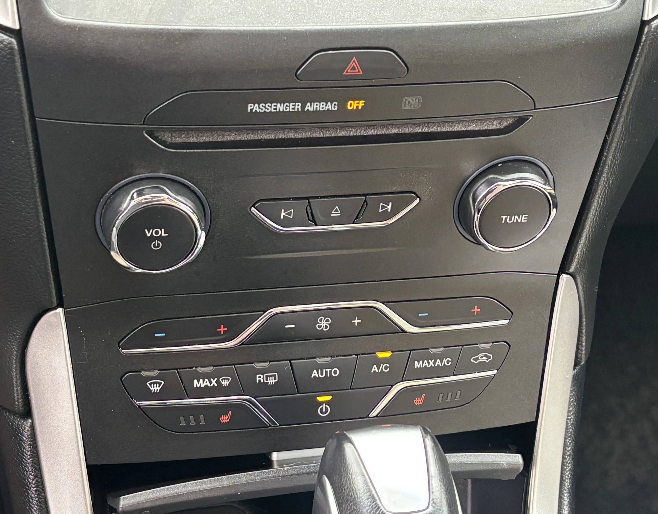 Used 2017 Ford Edge SEL w/ Equipment Group 201A AWD/4WD image 22