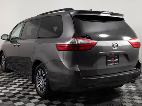 Used 2019 Toyota Sienna XLE FWD image 5
