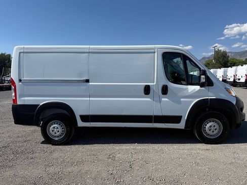 Used 2025 RAM ProMaster 2500 w/ Convenience Group FWD image 2