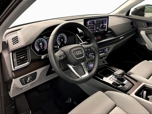 Certified 2025 Audi Q5 2.0T Premium Plus w/ Premium Plus Package AWD/4WD image 18