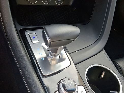 Used 2025 Genesis G70 2.5T image 12