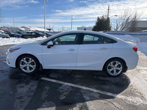 Used 2017 Chevrolet Cruze Premier image 2
