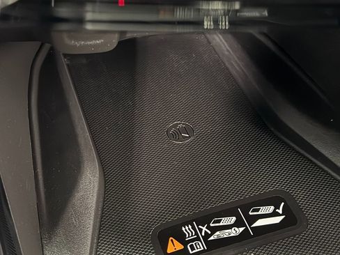 Used 2024 Chevrolet Trax LT w/ Sunroof Package image 23