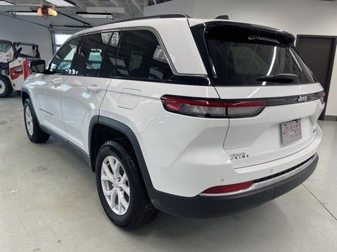 Used 2023 Jeep Grand Cherokee Limited w/ Trailer Tow Prep Group (B) image 8