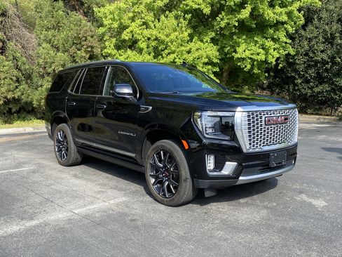 Used 2023 GMC Yukon Denali w/ Denali Reserve Package image 2