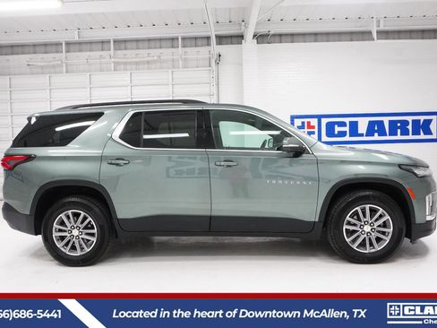 Used 2022 Chevrolet Traverse LT image 4