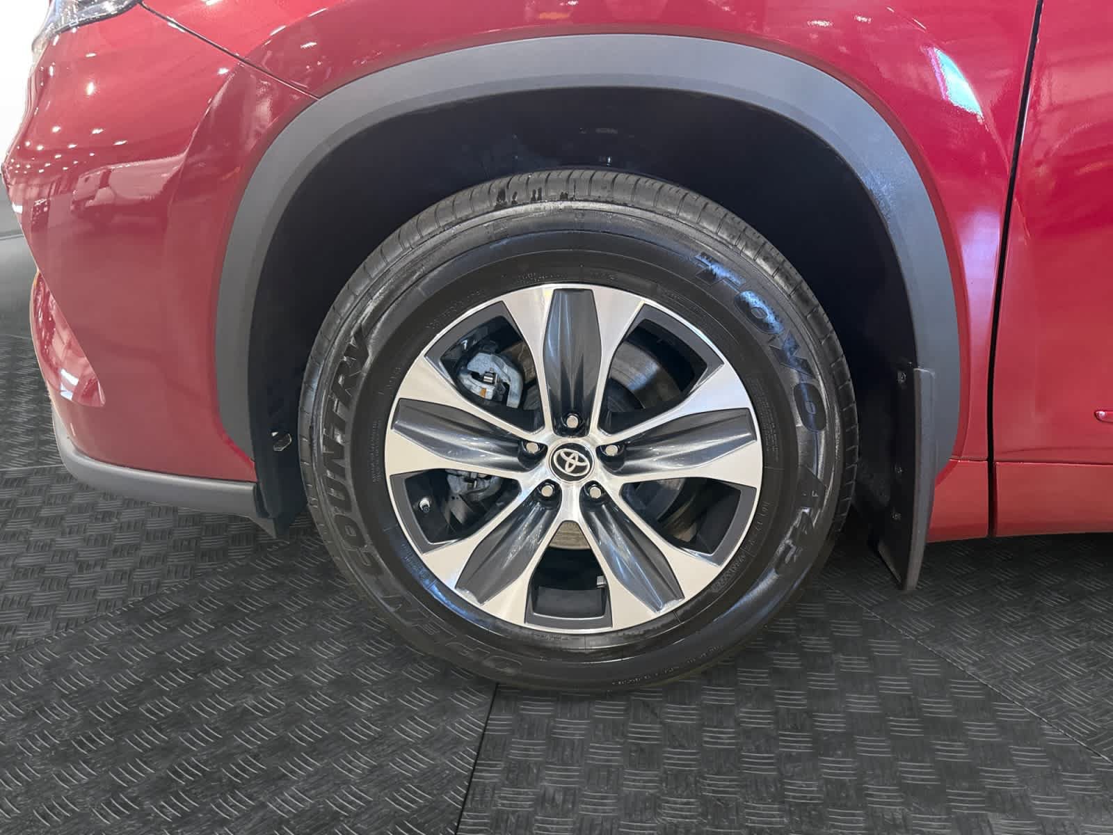 Used 2025 Toyota Highlander XLE AWD/4WD image 15