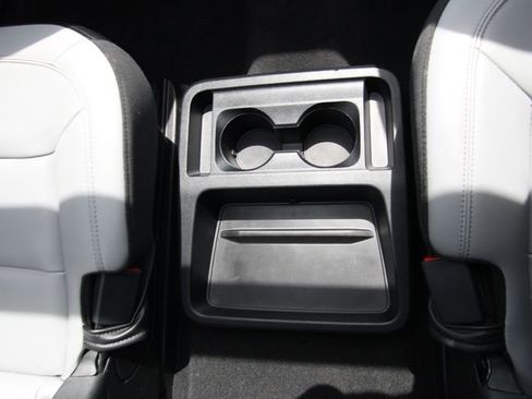 Used 2021 Ford Explorer XLT w/ Equipment Group 202A AWD/4WD image 38