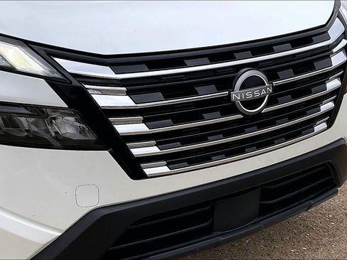 Used 2024 Nissan Rogue SV image 32