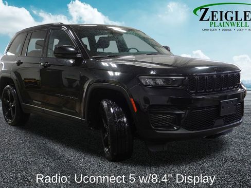 Used 2023 Jeep Grand Cherokee Altitude image 4