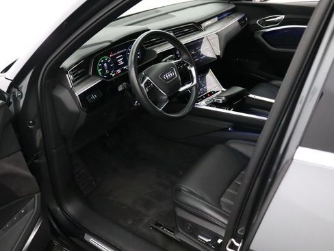 Used 2019 Audi e-tron Prestige w/ Prestige Package AWD/4WD image 17
