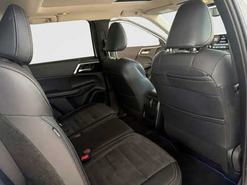 Used 2024 Mitsubishi Outlander 4WD Plug-In Hybrid image 34