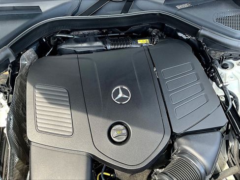 Used 2025 Mercedes-Benz GLC 300 4MATIC image 32