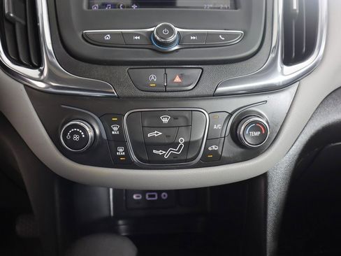 Used 2024 Chevrolet Equinox LS image 43