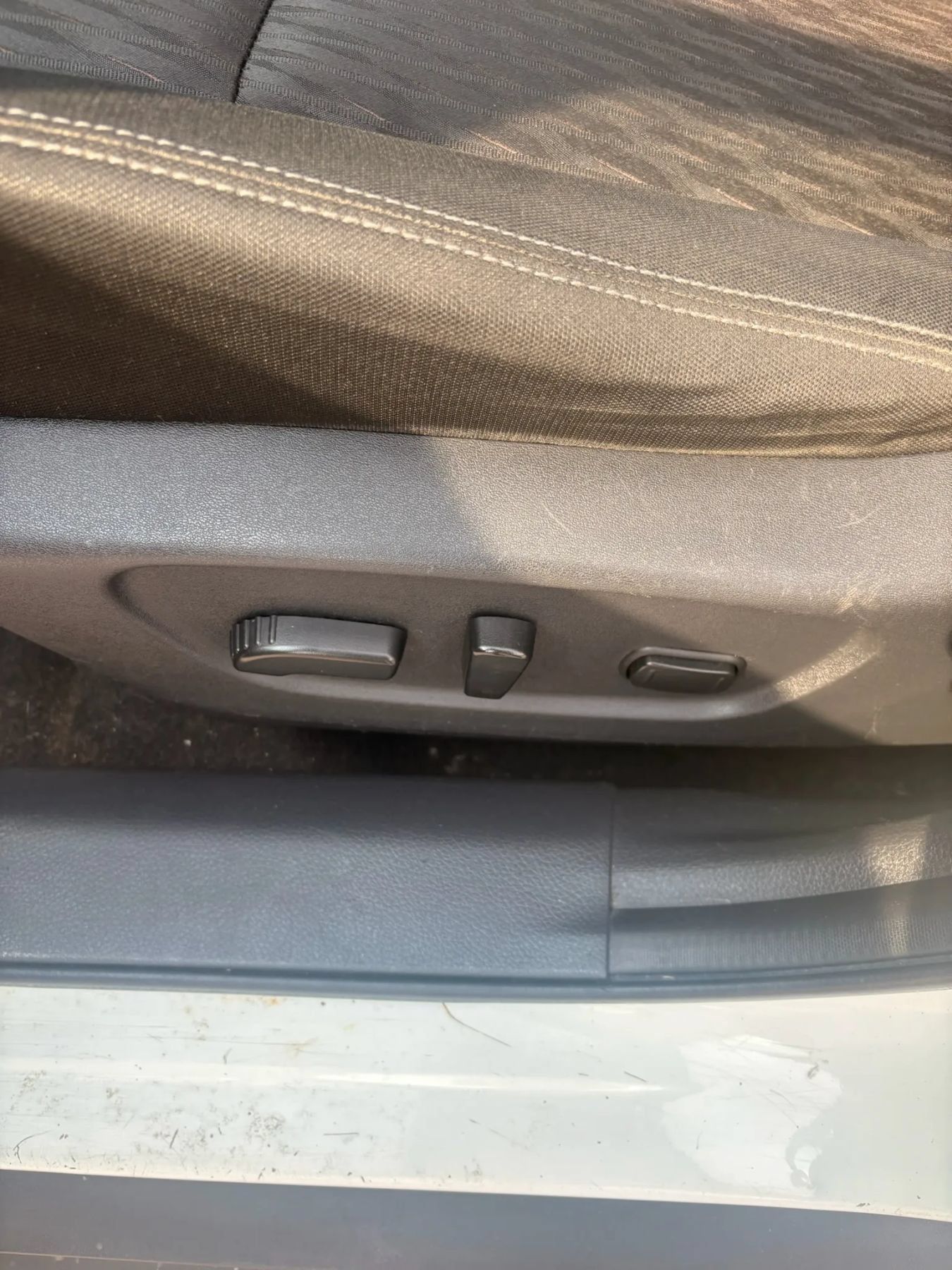 Used 2017 Nissan Rogue SV FWD image 14