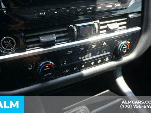 Used 2023 Nissan Pathfinder SL AWD/4WD image 44