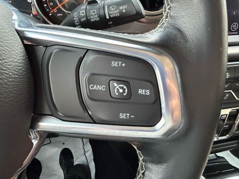 Used 2020 Jeep Wrangler Unlimited Sahara w/ Uconnect 4C Nav & Sound Group AWD/4WD image 20