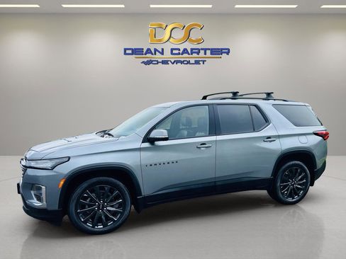 Used 2023 Chevrolet Traverse RS image 2