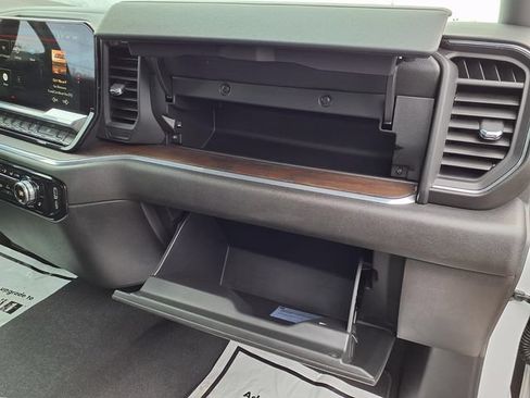 Used 2025 GMC Sierra 1500 SLT AWD/4WD image 51