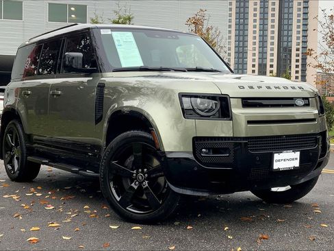 Used 2025 Land Rover Defender 110 X-Dynamic SE image 2