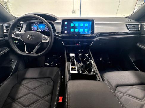 Certified 2026 Volkswagen Atlas Cross Sport SE w/ Panoramic Sunroof Package AWD/4WD image 10