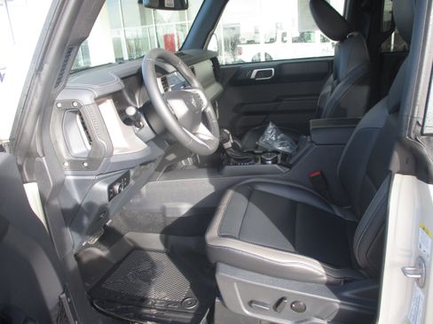 New 2025 Ford Bronco Outer Banks w/ Sasquatch Package image 14