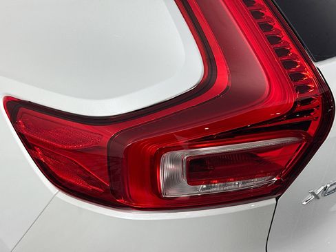 Used 2025 Volvo XC40 B5 Core image 35