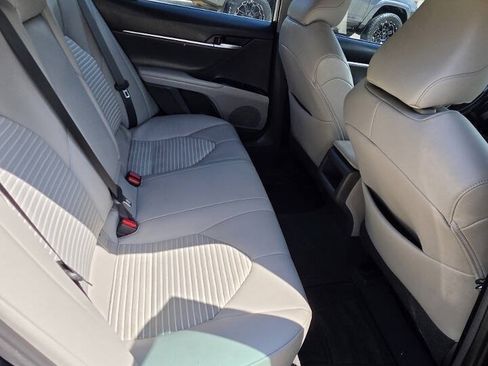 Used 2019 Toyota Camry SE w/ Convenience Package FWD image 12