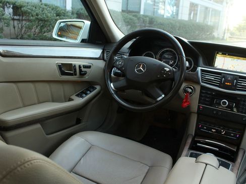 Used 2011 Mercedes-Benz E 350 4MATIC Sedan image 18