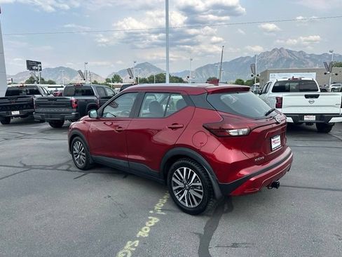 Used 2021 Nissan Kicks SV FWD image 8