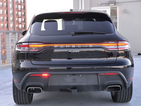 Certified 2025 Porsche Macan image 10