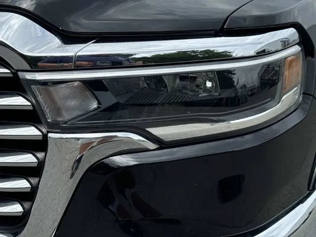 Used 2025 RAM 1500 Laramie AWD/4WD image 10