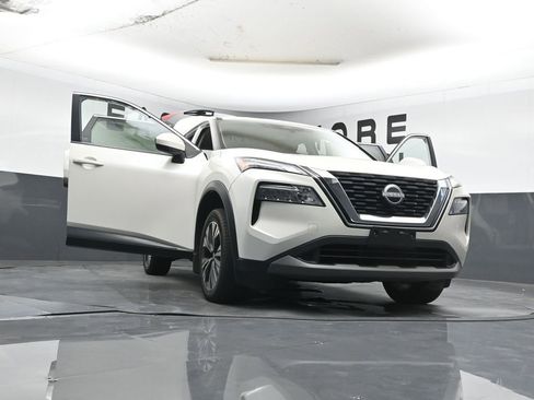 Used 2023 Nissan Rogue SV image 40