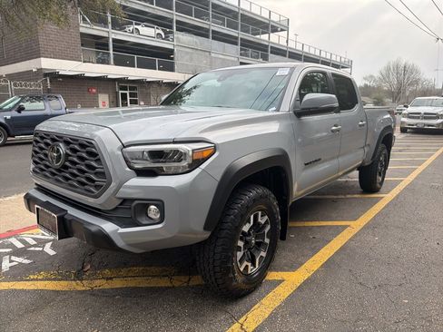 Used 2020 Toyota Tacoma TRD Off-Road w/ Technology Package image 4