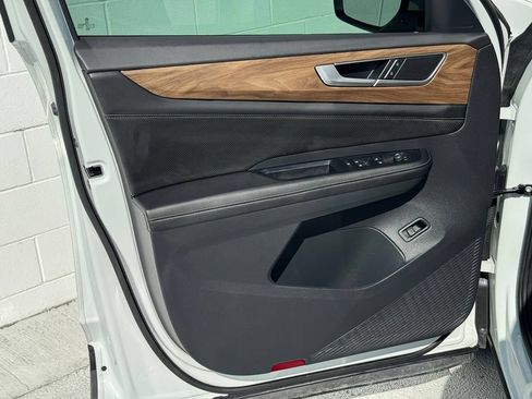 Used 2025 Volkswagen Atlas SE FWD image 28