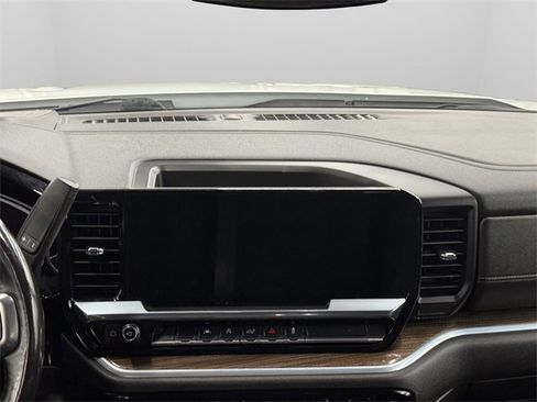 Used 2022 Chevrolet Silverado 1500 LT image 16