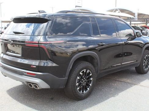 Used 2025 Chevrolet Traverse Z71 w/ Enhanced Driving Package AWD/4WD image 3
