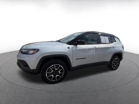 Used 2025 Jeep Compass Trailhawk AWD/4WD image 8